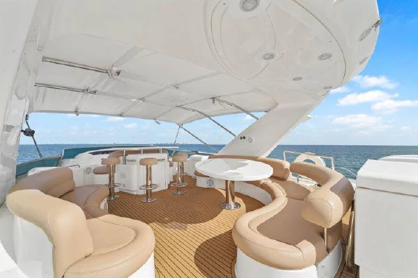 85ft Azimut Del Mar bridge view